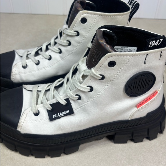 Palladium Revolt Hi Tx Sneaker Combat Boots S3 Star White Womens Size 6.5 - Picture 2 of 16